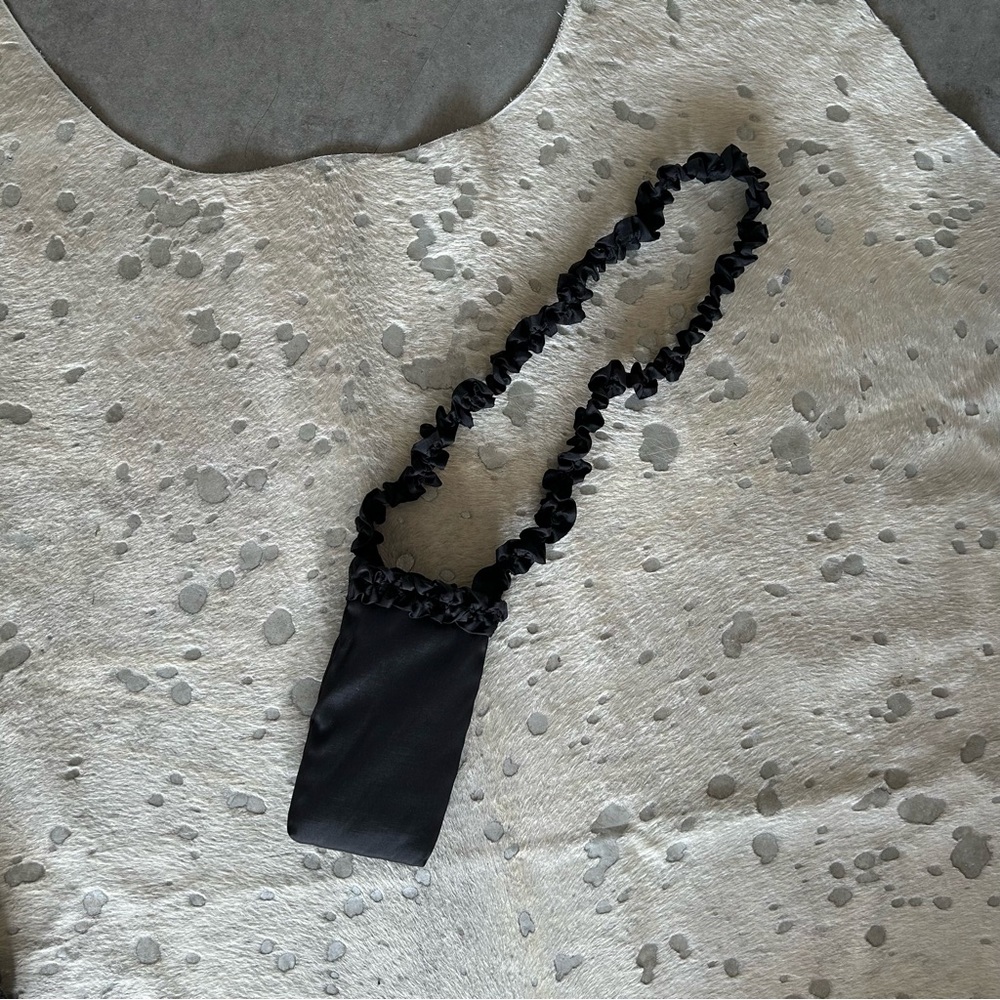 A Bronze Age Nova Phone Sling